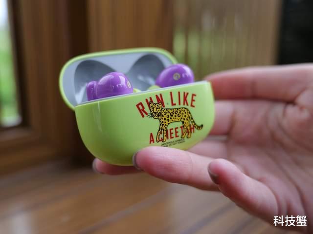 黄浦|新耳机开箱:配色忒大胆,外观很吸睛,是否表里如一呢?