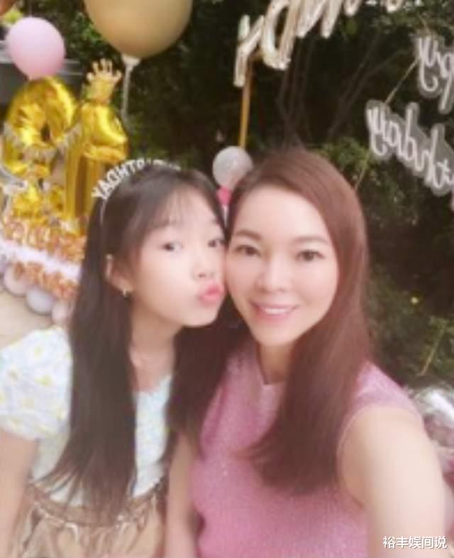 曾馨莹|曾馨莹为女儿庆生！13岁的郭晓如青春气息十足，同框妈妈似姐妹
