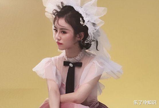 祝晓晗|揭秘网红祝晓晗的收入，和父亲的真实关系，可以靠颜值却偏要靠才华