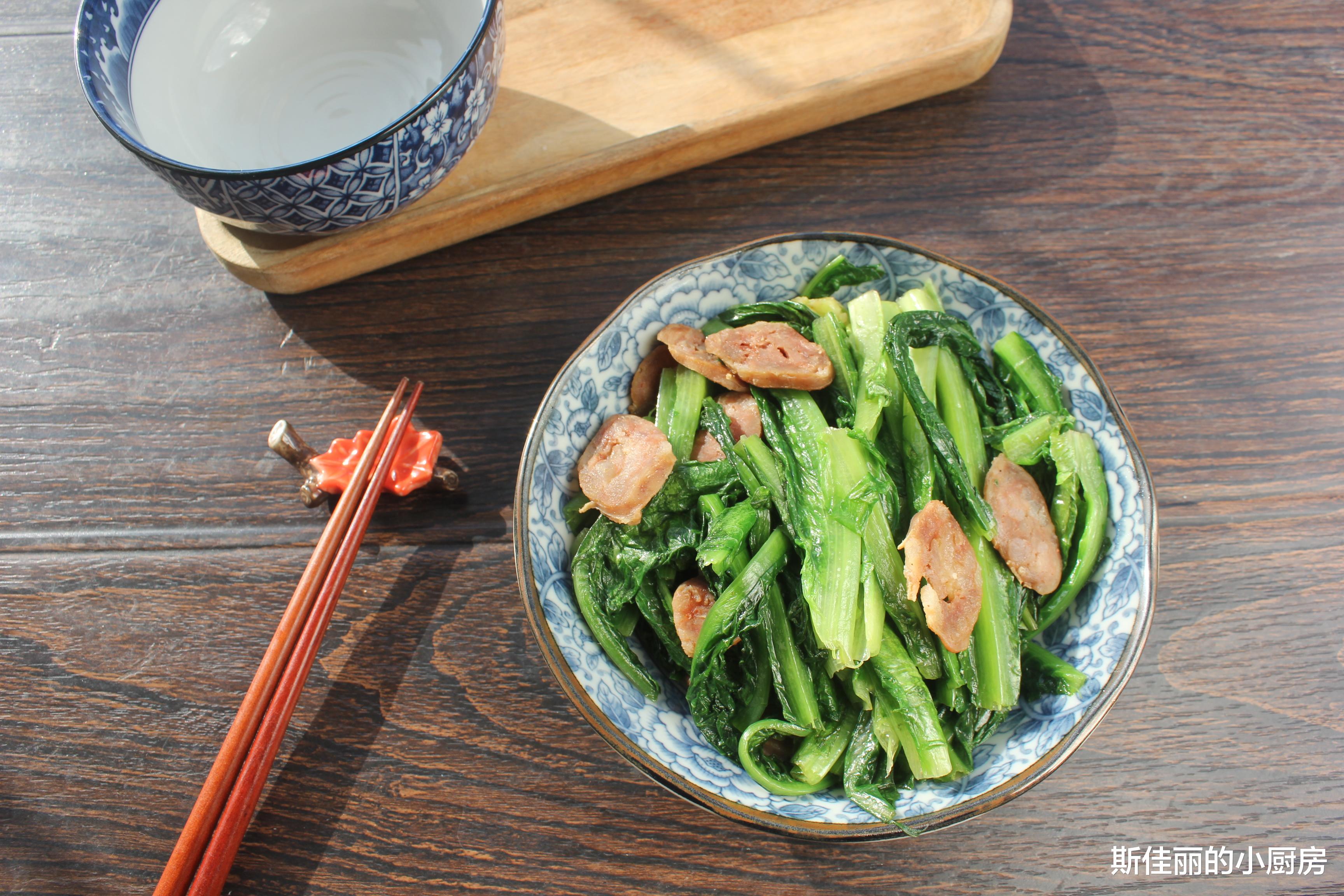 油麦菜 越吃越瘦的一道菜，5块钱炒一大盘减肥美肤又快手，春天女人要多吃