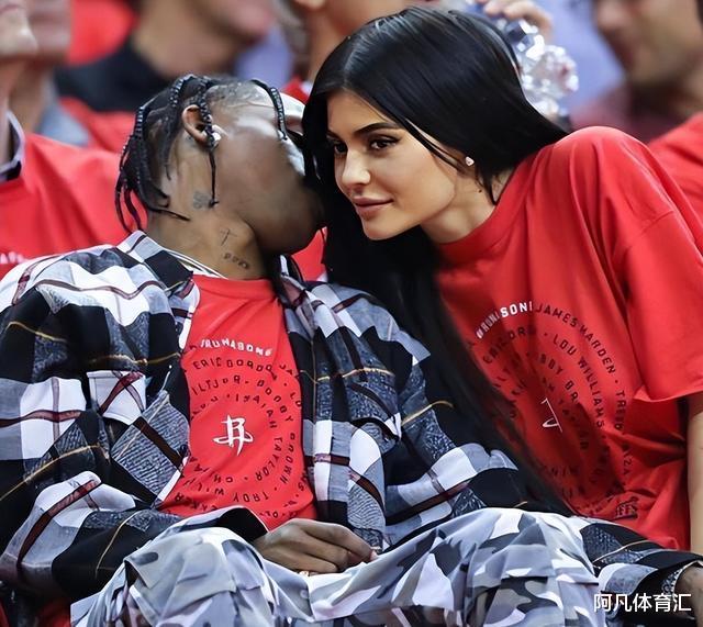 卡戴珊|卡戴珊老妈逆生长!67岁依旧魅力不减,生5个女儿个个都是极品