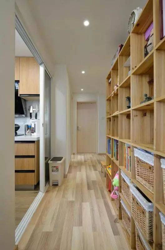 越来越多人新房不买沙发，直接砌个地台，漂亮易打理，越坐还越舒适