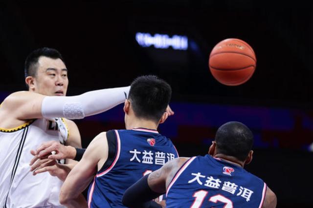 广东男篮|CBA季后赛！广东男篮79比92辽宁本钢队！大比分0-1！赵睿得到15分