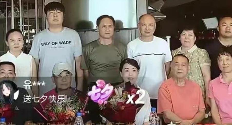 许敏|杜粉称许敏有专业团队,对杜新枝彻底失望,许妈直播晒光荣之家