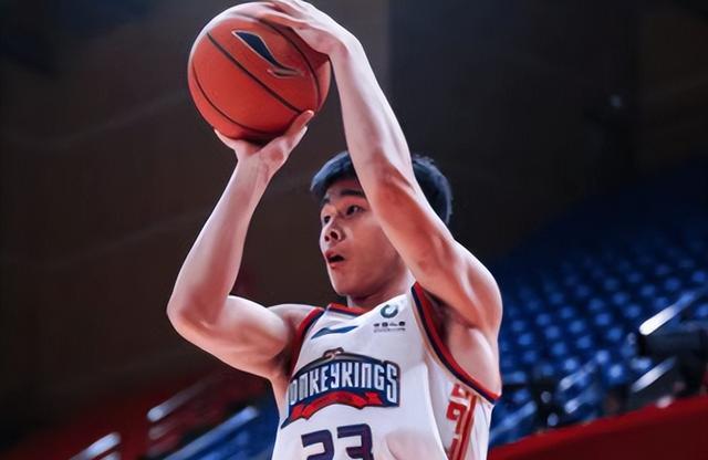 CBA最新积分榜：赵睿22+9广东12连胜，北京91-89险胜天津