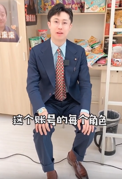 主持人|周小闹:曾是省台主持人,一人演一个学校走红,如何征服千万网友