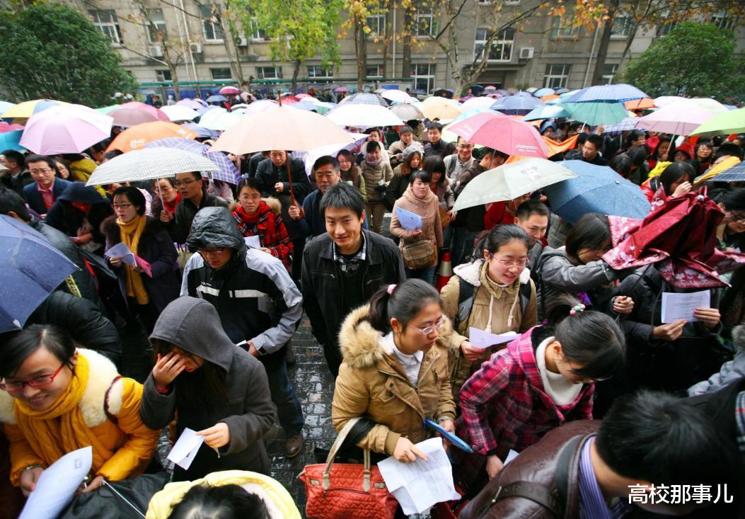 医生|丈母娘眼中“理想女婿职业”排名,男老师垫底,榜首令人心驰神往