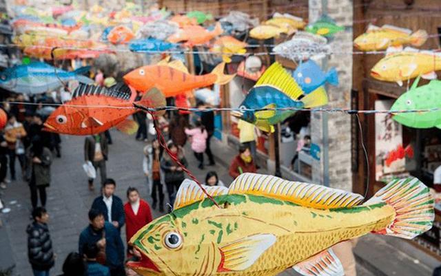 天官赐福|《天官赐福》漫画改成双周更新,花城精心打扮,就等着见哥哥了!