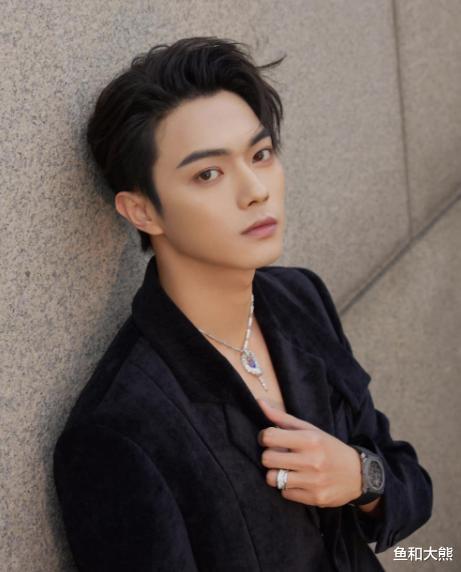 许凯|许凯新恋情见光死？于正透露其单身，一哥也被利用捧新人好现实！