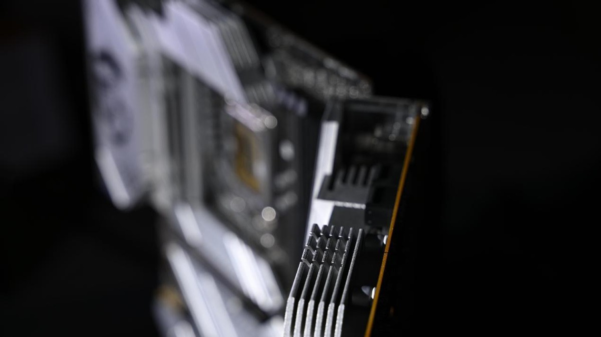 主板|换个主板性能提升8%？微星Z790刀锋开箱体验