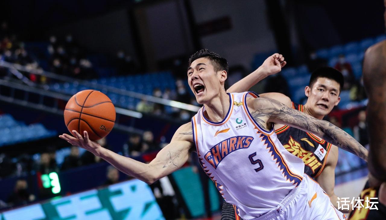 深圳男篮|CBA焦点1战：28次失误还能赢，邱彪排兵不输杜锋，李春江：服了！
