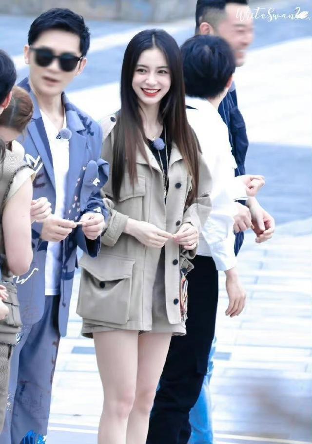 韩东君|李晨对杨颖说：“第一次见你黑长直发配工装外套，真是美啊！”