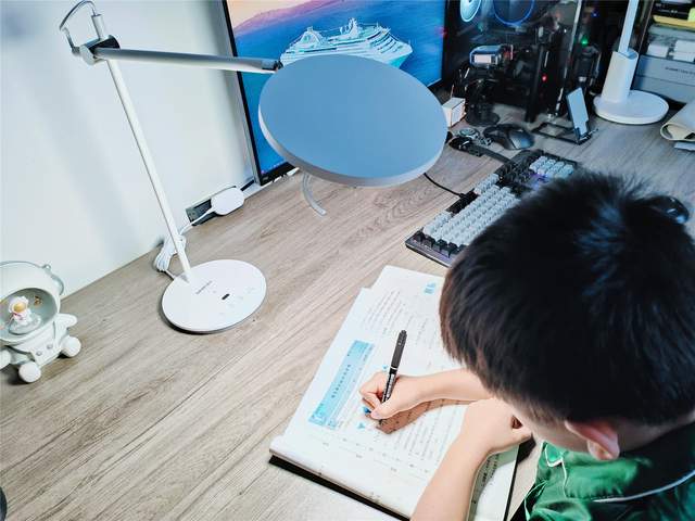 评测|南卡第一款台灯开售,据说性价比极高?必须给它来个首发评测