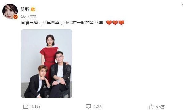 陈数|陈数素颜出门做核酸，与助理聊天气场强大，骑万元自行车显阔气