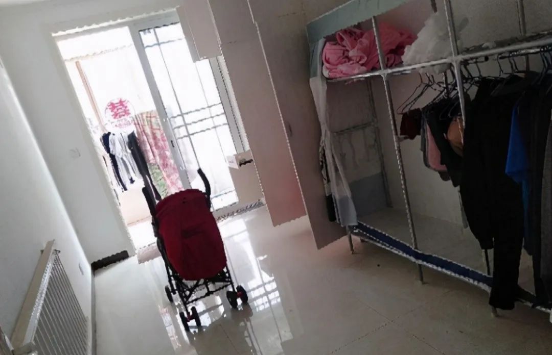 为了通风透气,新房风吹雨打都没关过窗户,结果搞得乱七八糟