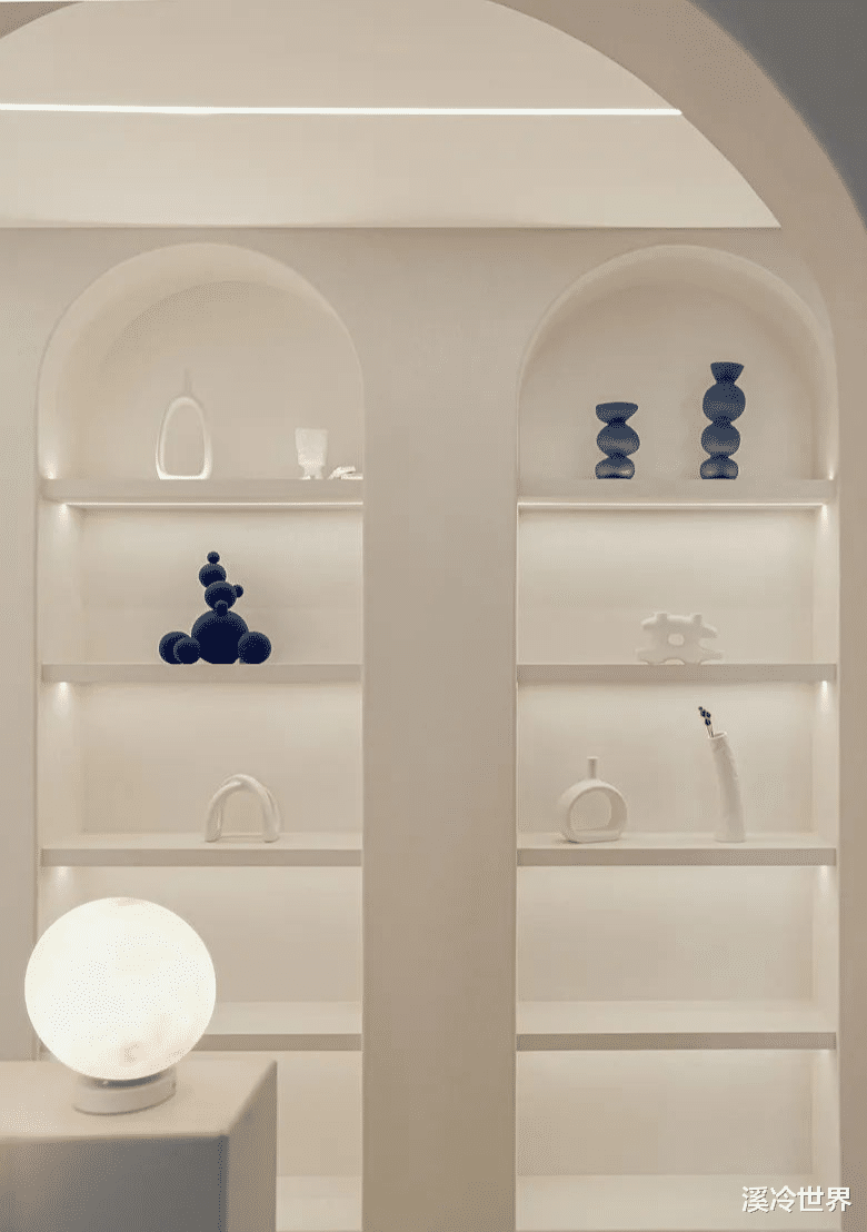 看多了“王心凌男孩”的欧式别墅,甜心教主自己家长啥样?