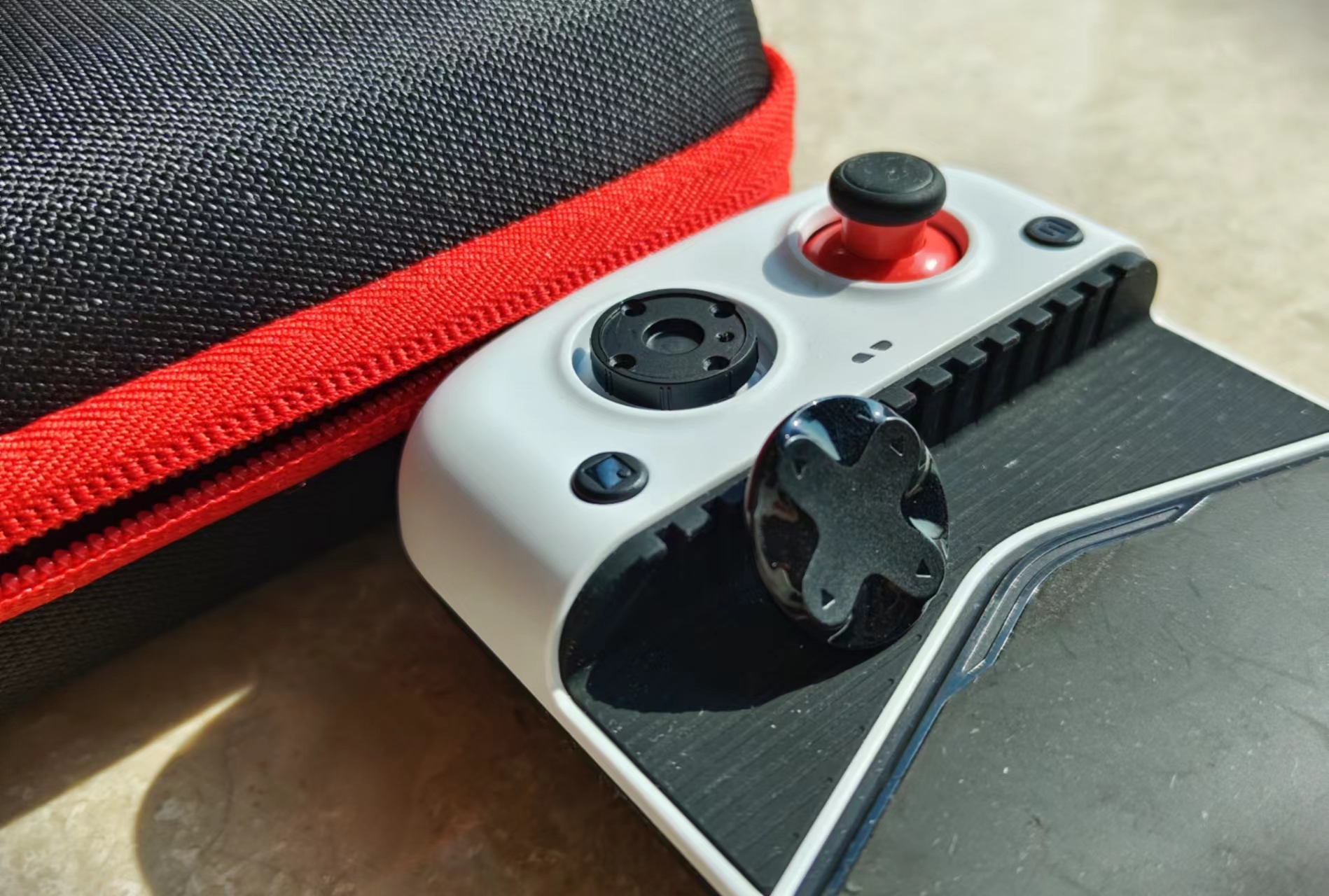 手机游戏|限制多、体验差,手机手柄注定不是一个好生意