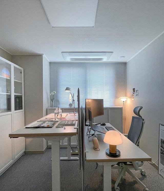 100婚房，客厅少摆几件家具，餐厅餐边柜都没，居住幸福感蹭蹭涨