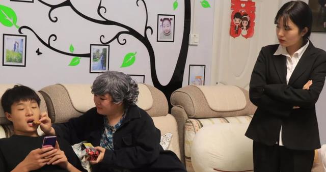 |“啃老”出现新花样,家长根本没感觉,还在感叹子女有出息了