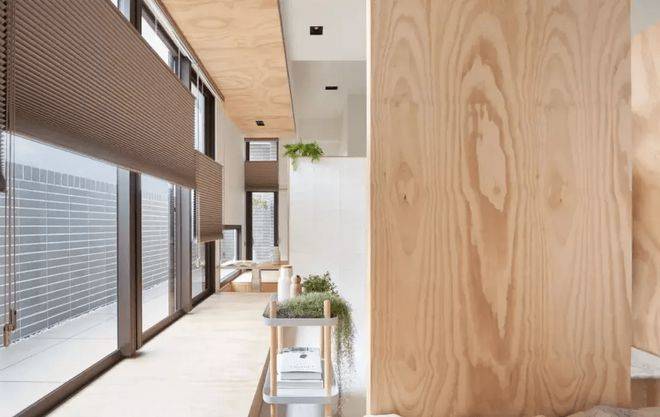 朋友家封阳台居然花了2W块,工人:物业的锅!要求用断桥铝!