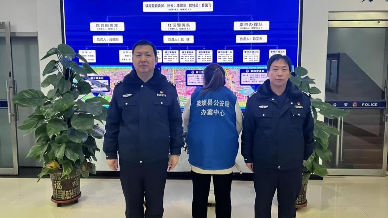 曝网红为博眼球无下限：女主播公然殴打女儿，多名网红直播约架