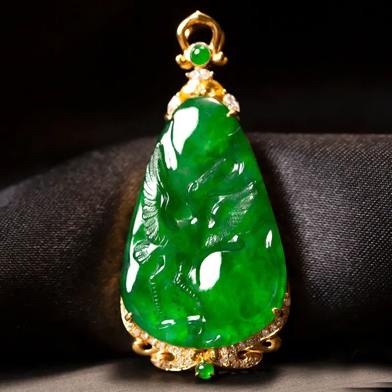 翡翠|?翡翠“飘花”和“满绿”,你会选哪一个?