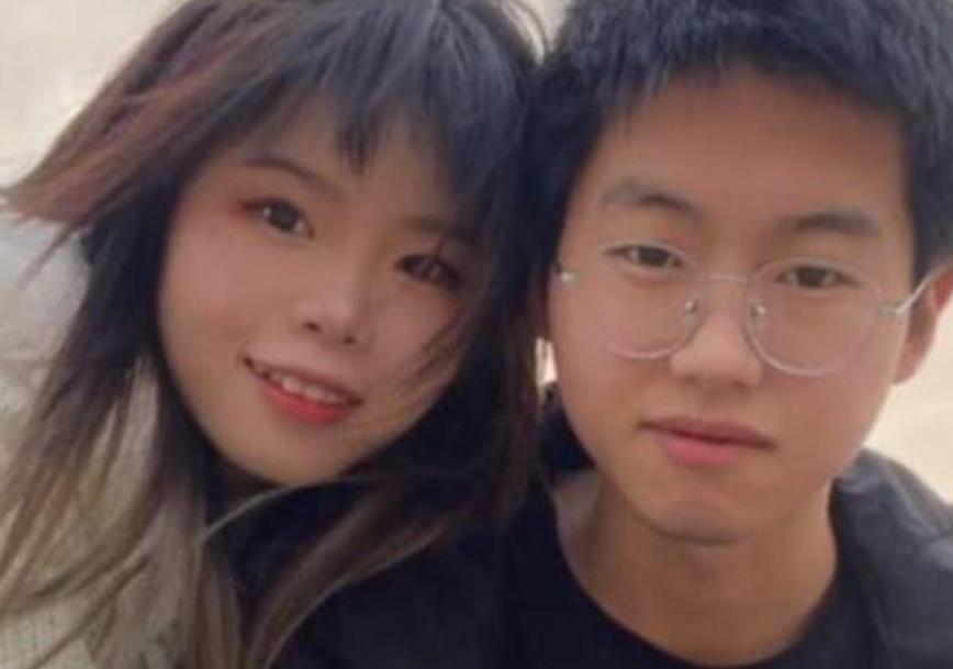 金智秀|卓妈被指偏向孙辉，直播中正面回应此事，网友称让卓宝安心学习