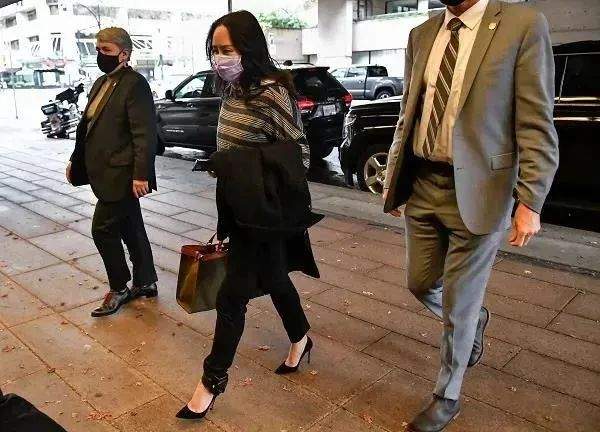 姚安娜|她被誉为娱乐圈最强资源咖，但出道即遭全网群嘲，结果网友被打脸