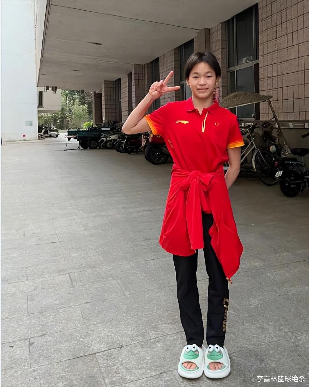 全红婵|长高8厘米！全红婵变身长腿美少女，周继红放大招，奥运5金王立功