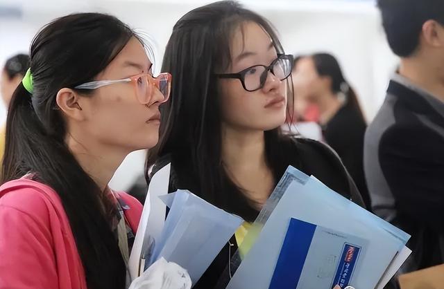 动力|扎心！清华硕士生求职遭拒，HR给出的理由，揭开了985学历的鄙视链