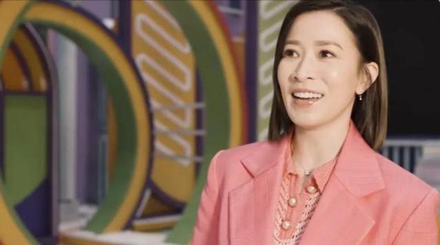 佘诗曼|“双料影后”佘诗曼:重返TVB电影城一日游,如今47岁已出道25年