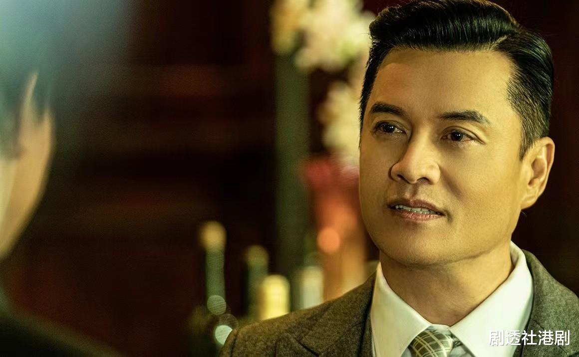 吕良伟|中国风豪宅曝光!65岁不老男神家中堆满古董,靠娇妻成人生赢家