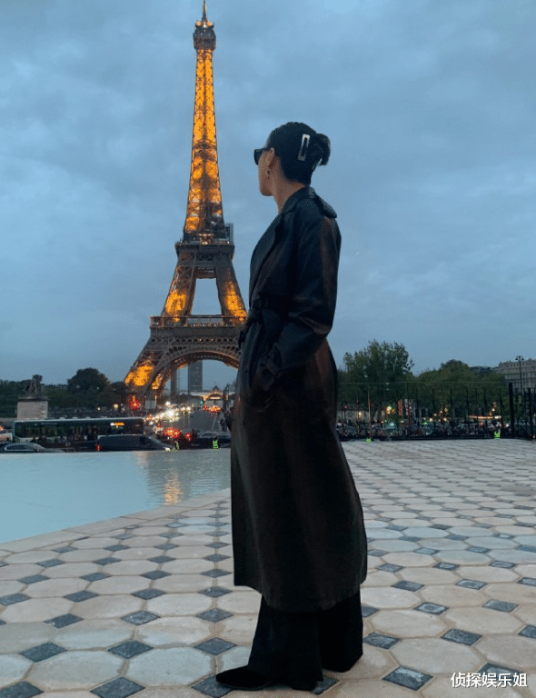 窦靖童|王菲25岁大女儿久违晒自拍，罕见留卷发打扮随性，毫无星范