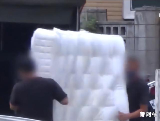 汪小菲|大S将价值600万床垫送回，汪小菲再次发声：床垫给烧了，都过去了