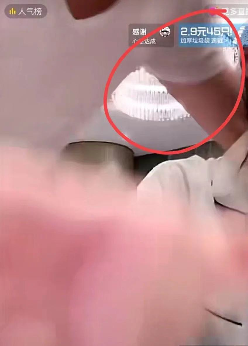 张颖颖|张颖颖穿睡衣深夜直播痛哭！醉酒满脸通红，汪小菲疑霸气拥抱安慰