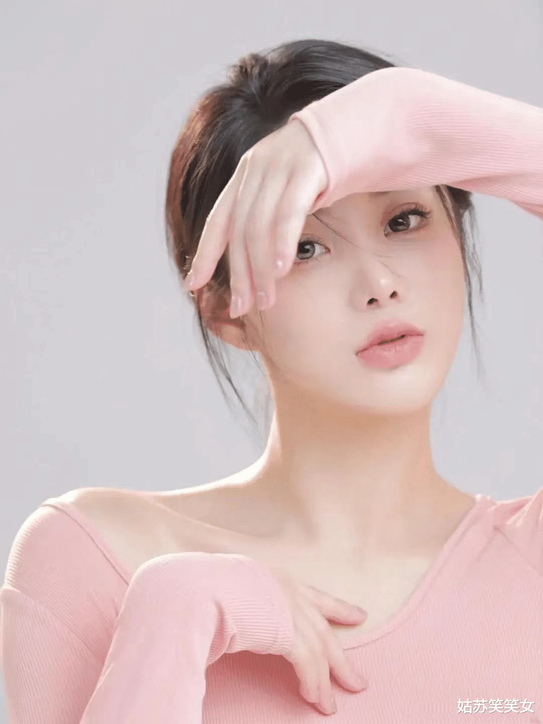 泰式按摩|大学女生和同学结伴去泰国旅游,男网友带我们体验泰式按摩