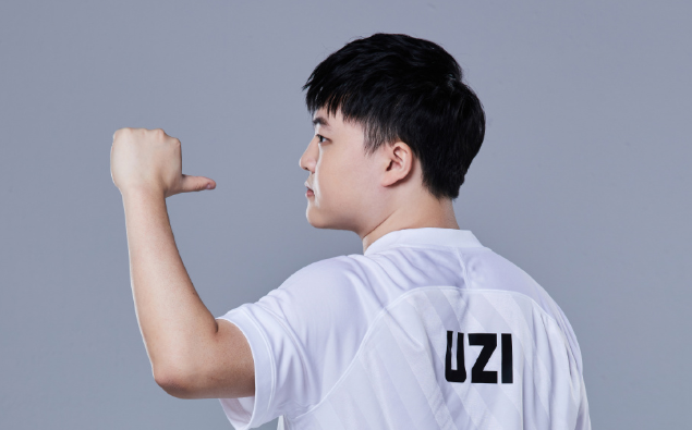 张嘉文版《孤勇者》太好笑，听得懂的都是十年老粉，比UZI的都狠