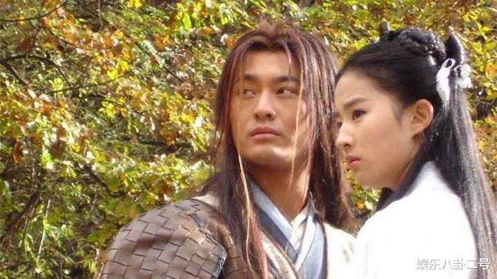 王宝强|三八节明星怎么过？迪丽热巴公布喜讯，黄晓明送出超大玫瑰花