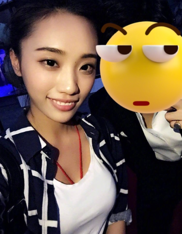 老胡|通过14张正面照了解老胡媳妇，颜值普通身材苗条，两人相处7年