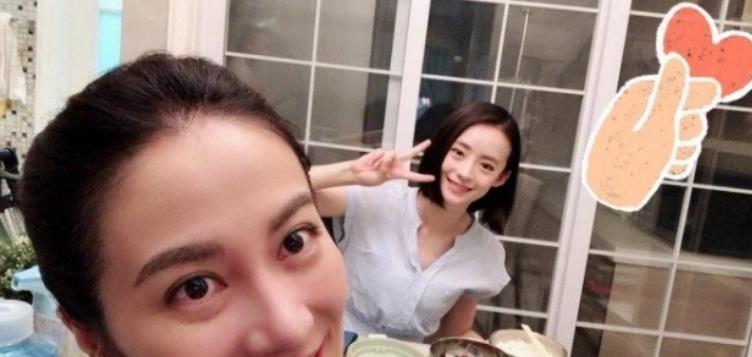 叶璇晒出自己的豪宅,连衣帽间都配水晶吊灯,生活过得媲美皇太后