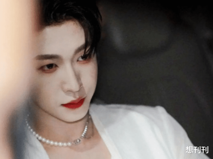 男团|浓妆男星抹去厚粉底,有人秒变路人,有人娘进骨,有人丑到不敢认