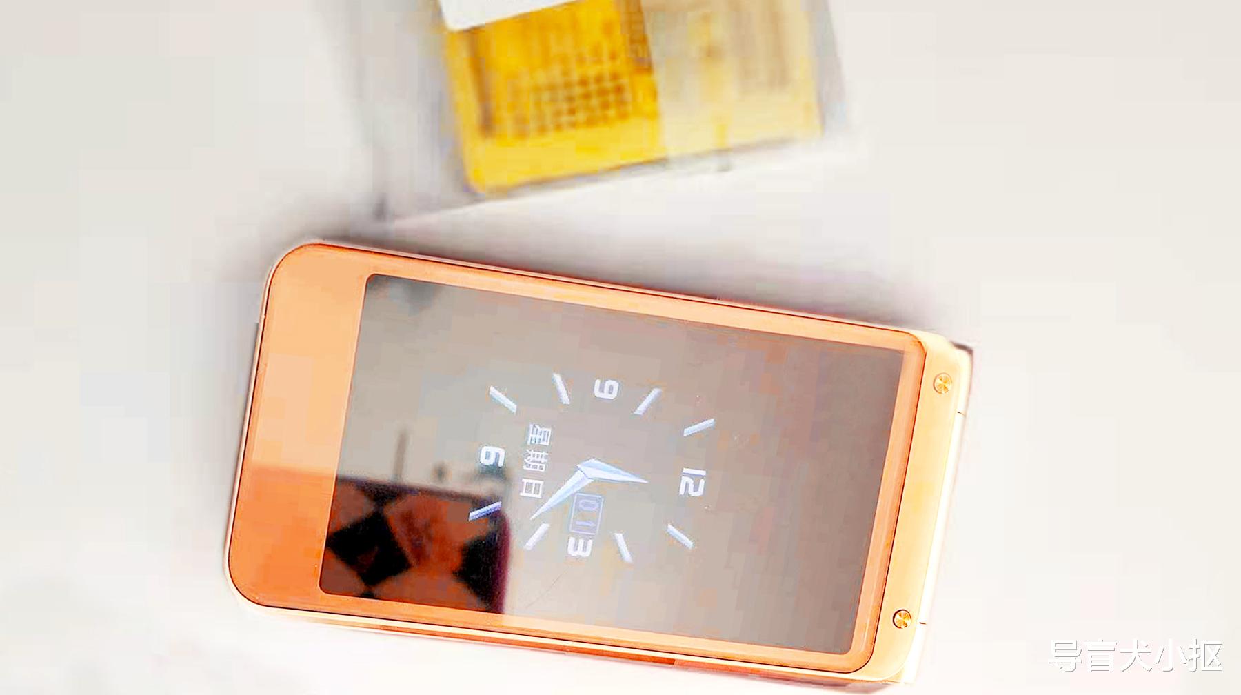 耳机|MP3厂商做手机,二手纽曼f9老人机体验,翻盖双屏设计有意思