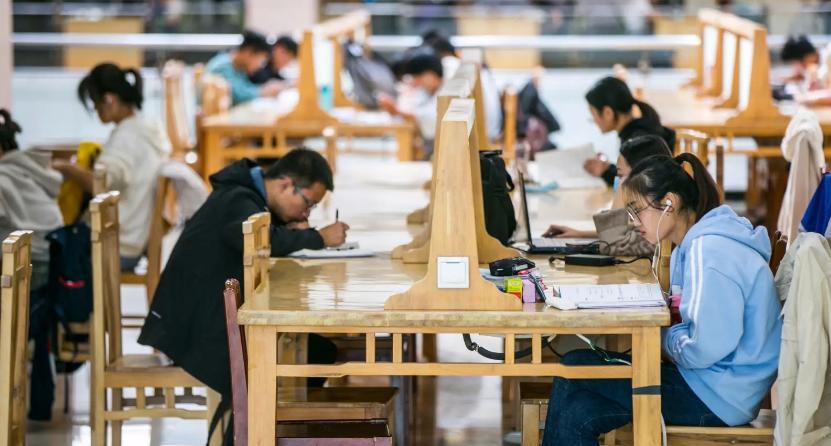 大学生|大学生迎来大变化，毕业难度有所提升，在校生不能再躺平了