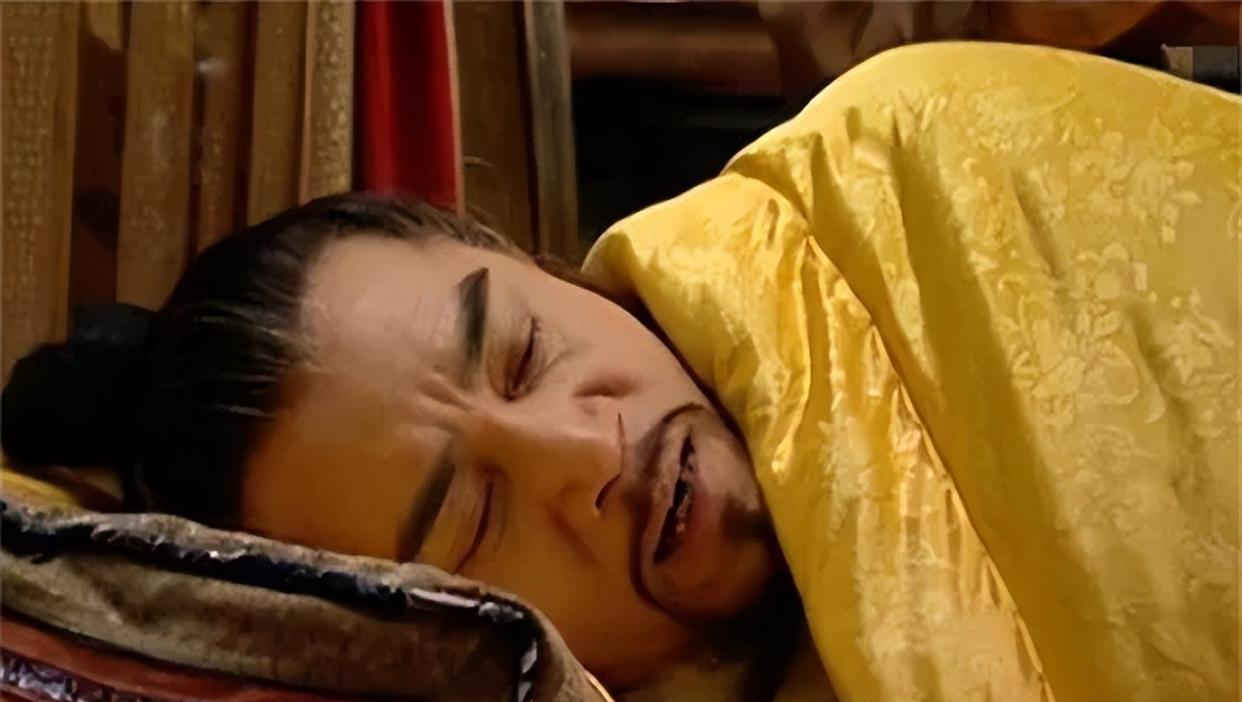 嘉靖皇帝正在睡觉 , 突然十多名宫女拿着黄绫布冲了上来 , 对着几靖