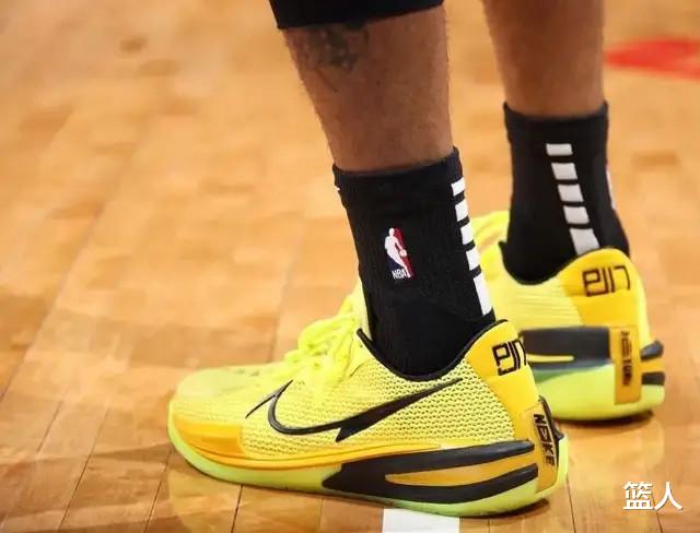 耐克|NBA球员上脚：哈雷尔和塔克穿狠鞋，3大国产品牌的球鞋都有