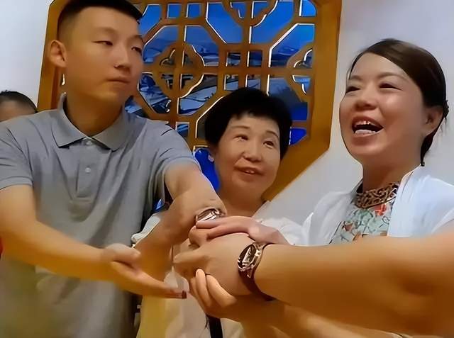 带货|田静直播带货遭流量反噬，许家妮妮人气暴涨，网友给许妈提建议