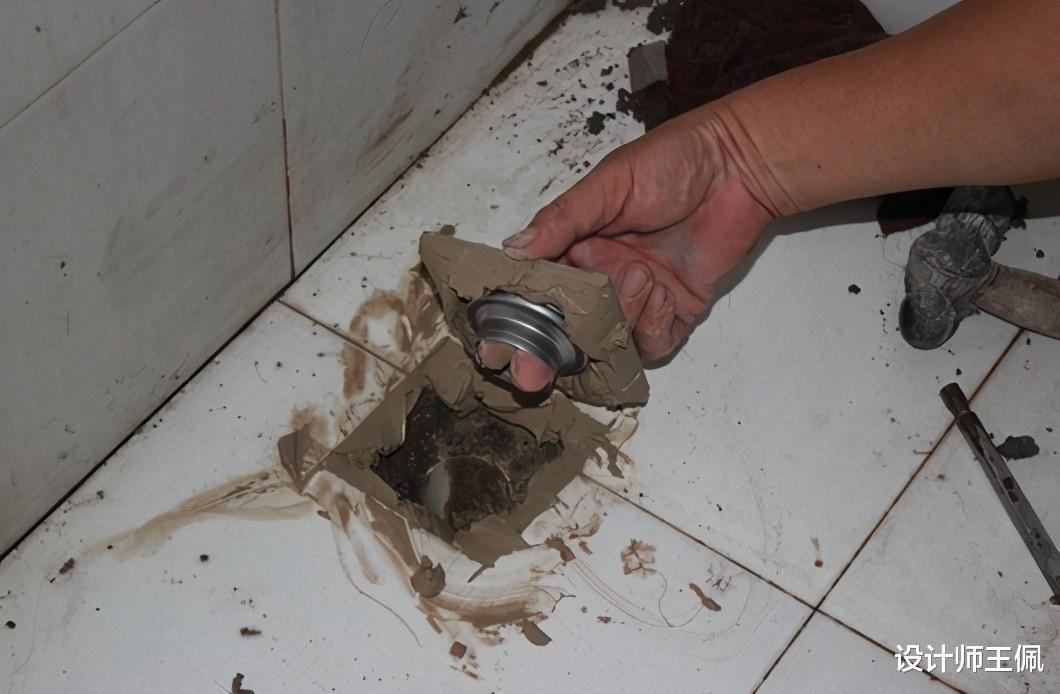 家里厕所没窗户,臭味总是散不掉?别担心,教你3招,异味跑光光