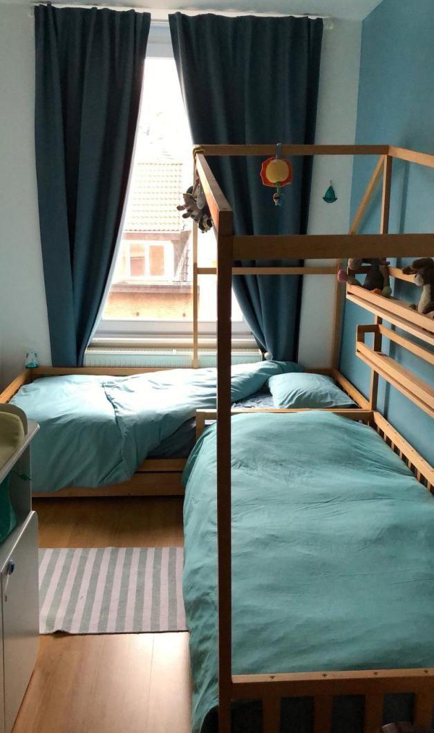 2个孩子上下铺不是首选,卧室拐角摆一张一体式双人床,安全宽敞