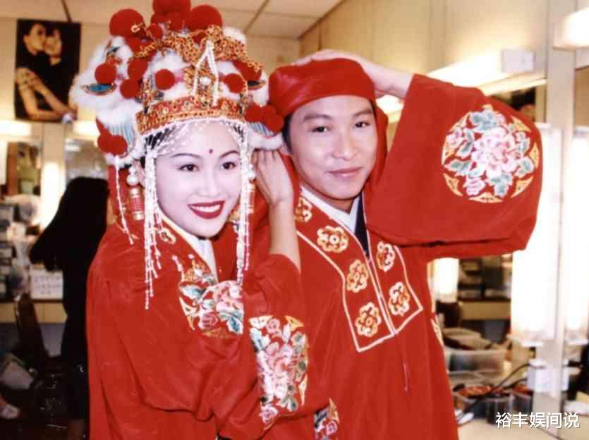 谭耀文|谭耀文为一双儿女庆生，兄妹合照犹如饼印，感叹什么时候可以退休