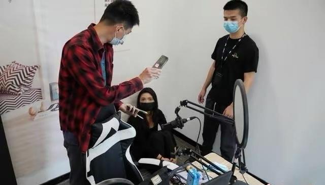 江苏南京,女主播与粉丝相约开房后,让粉丝再刷3千,才将其拉黑